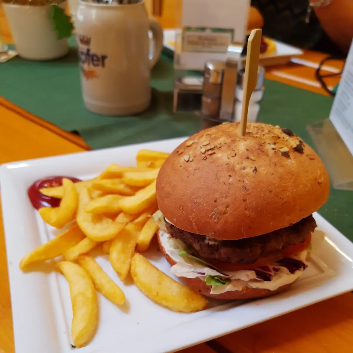 Essen und Trinken, Mostheuriger Mayr zu Hörling