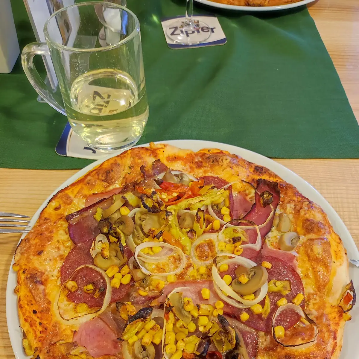 Essen und Trinken, Mostheuriger Mayr zu Hörling