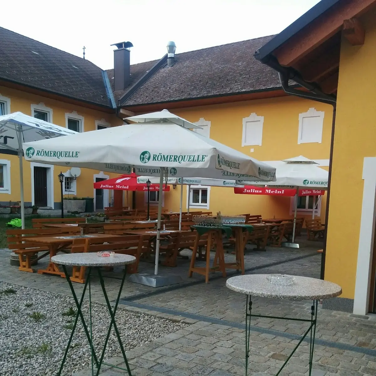 Atmosphäre, Mostheuriger Mayr zu Hörling