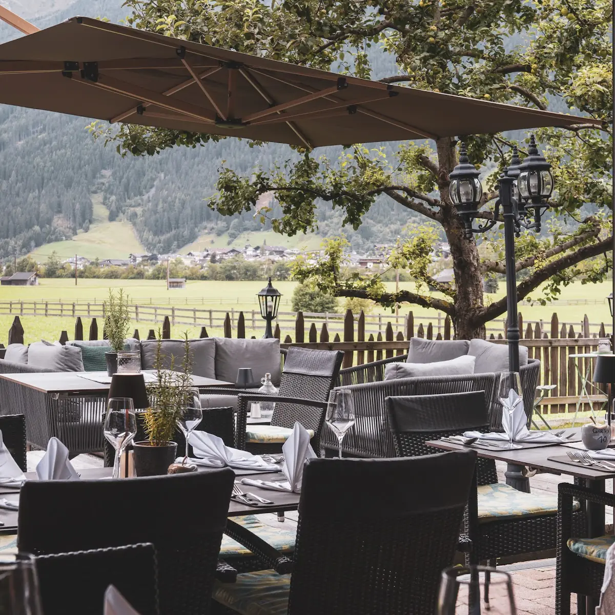 Johnnys Restaurant im Brunnenhof Titelbild