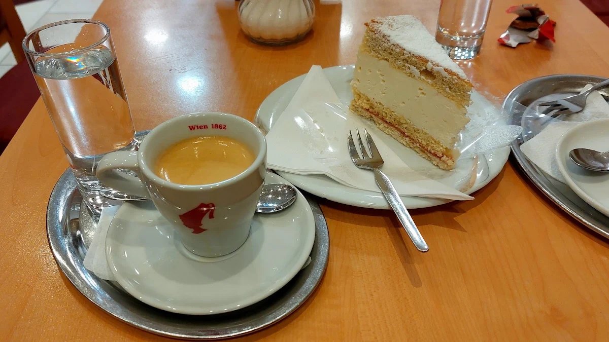Essen und Trinken, Café-Konditorei Poissl