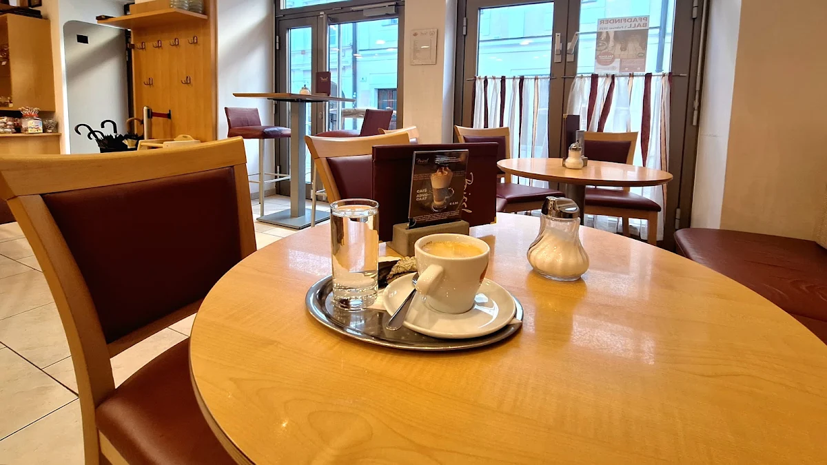 Atmosphäre, Café-Konditorei Poissl