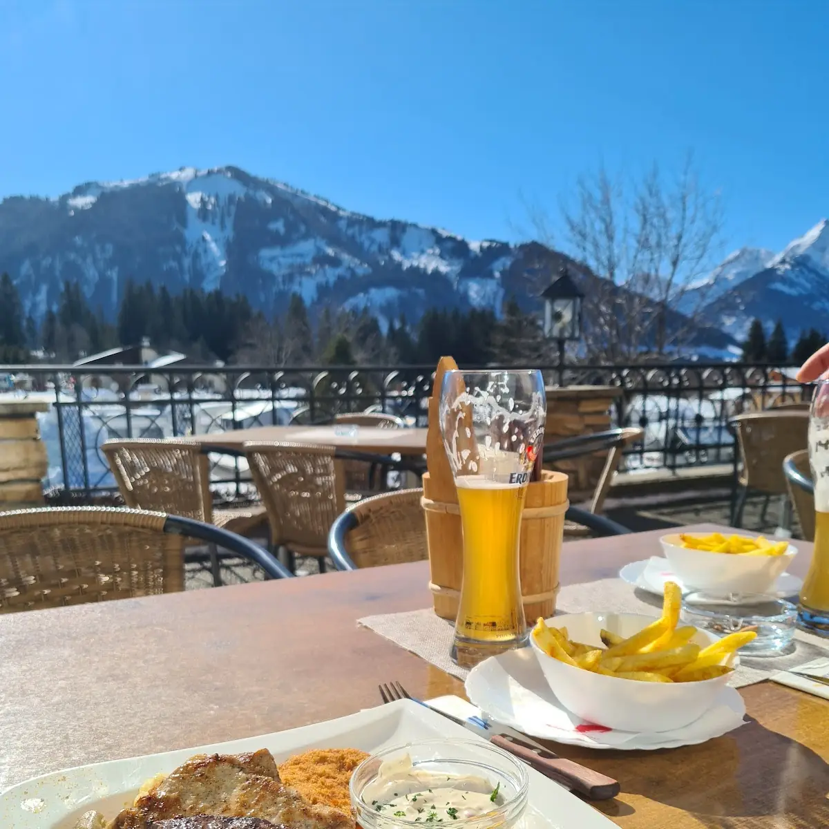 Essen und Trinken, Restaurant Pizzeria Zum Achtal Wirt