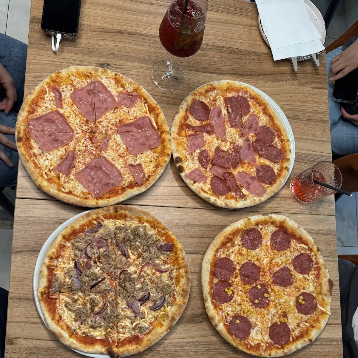 Essen und Trinken, STERN16 - Pizza & Burger Bar
