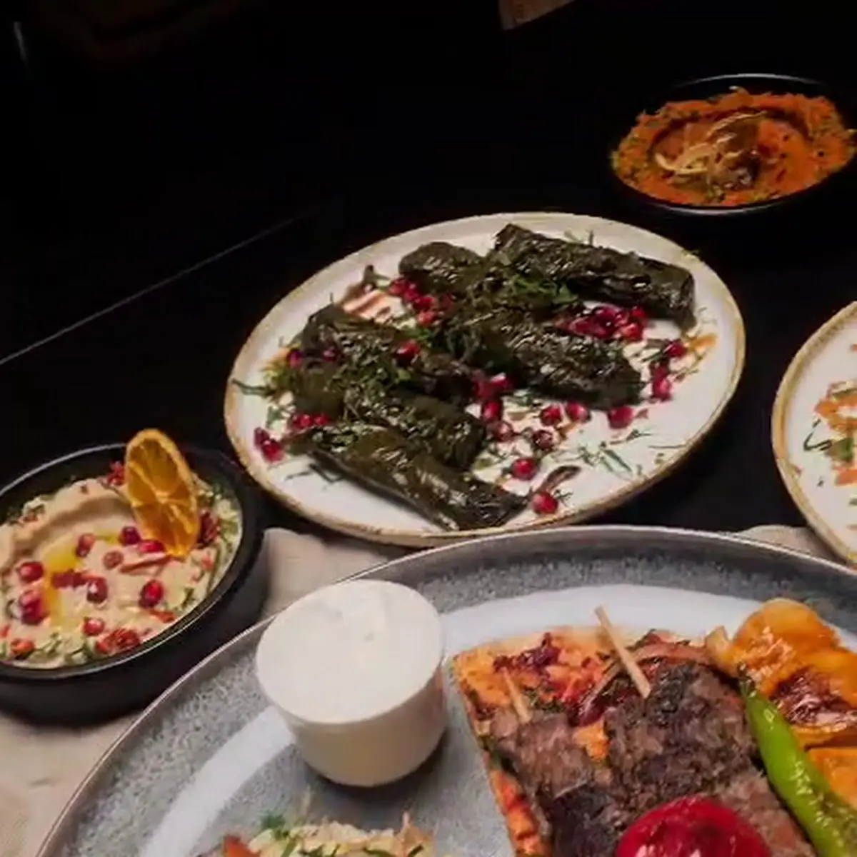 Essen und Trinken, Paradisia Restaurant (مطعم باراديسيا)