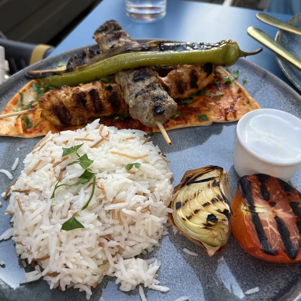 Essen und Trinken, Paradisia Restaurant (مطعم باراديسيا)