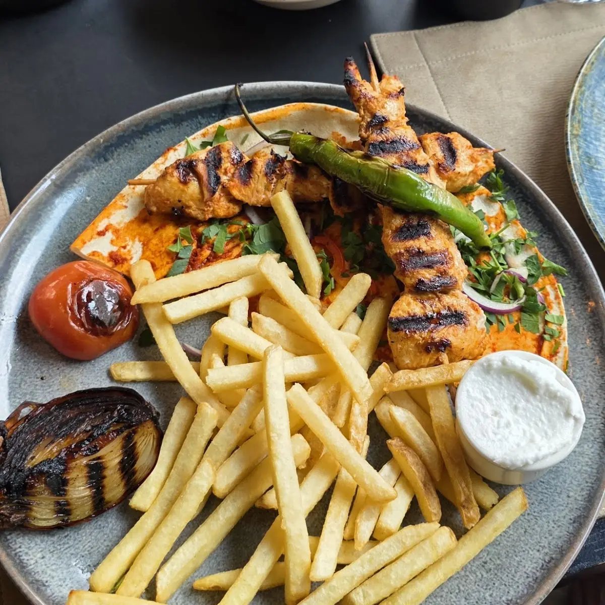 Essen und Trinken, Paradisia Restaurant (مطعم باراديسيا)