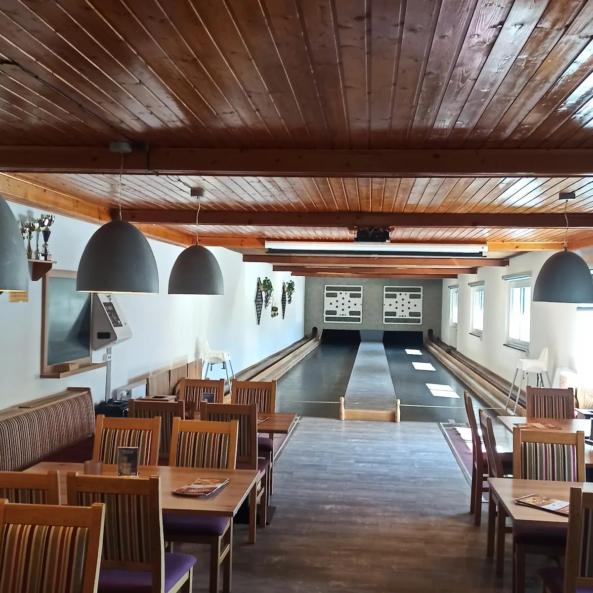Atmosphäre, Pizzeria Kegelbahn