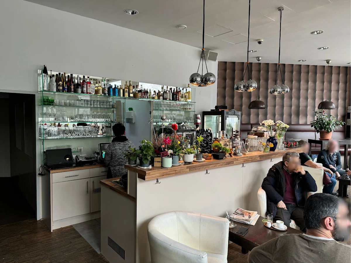 Le Cafe Falan Titelbild