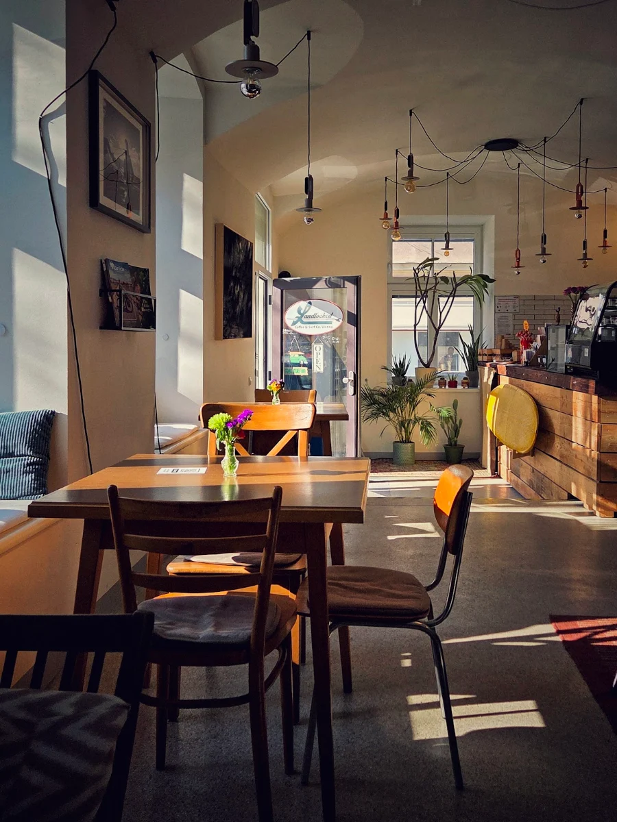 Landlocked - Coffee & Surf Co. Vienna Titelbild