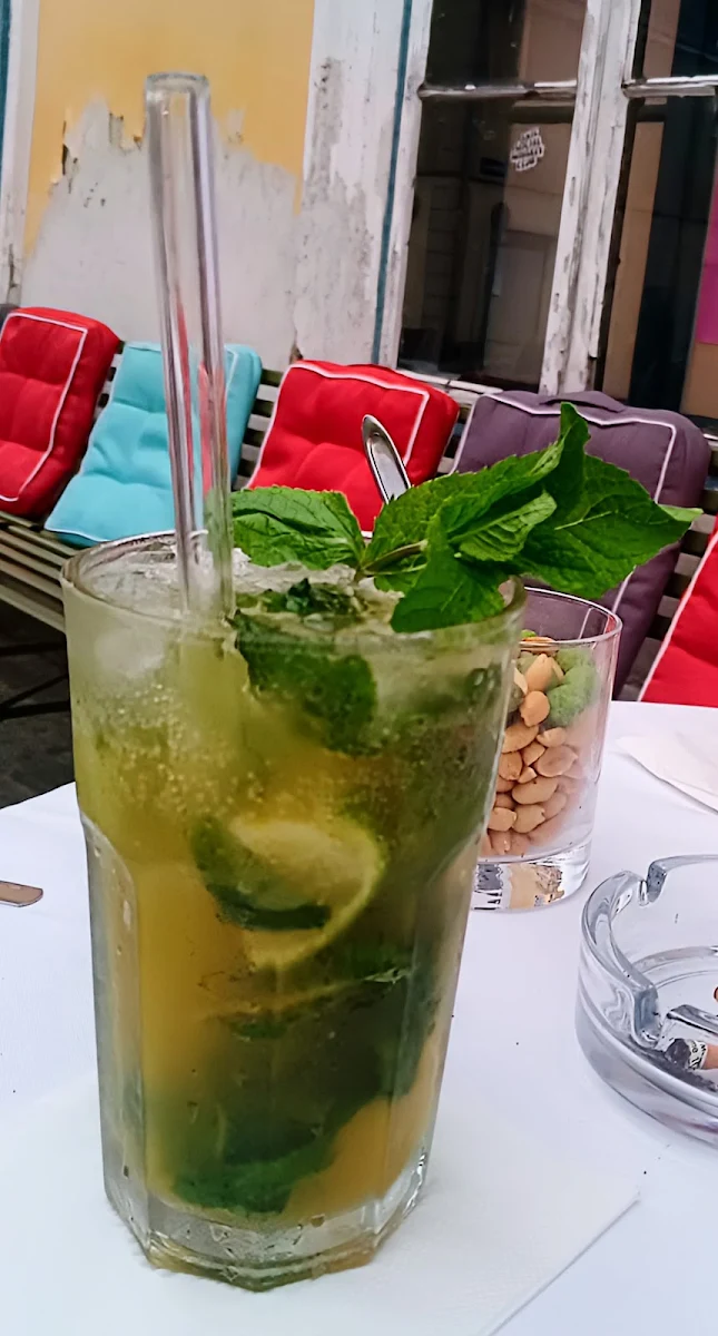 Essen und Trinken, TARO American Bar
