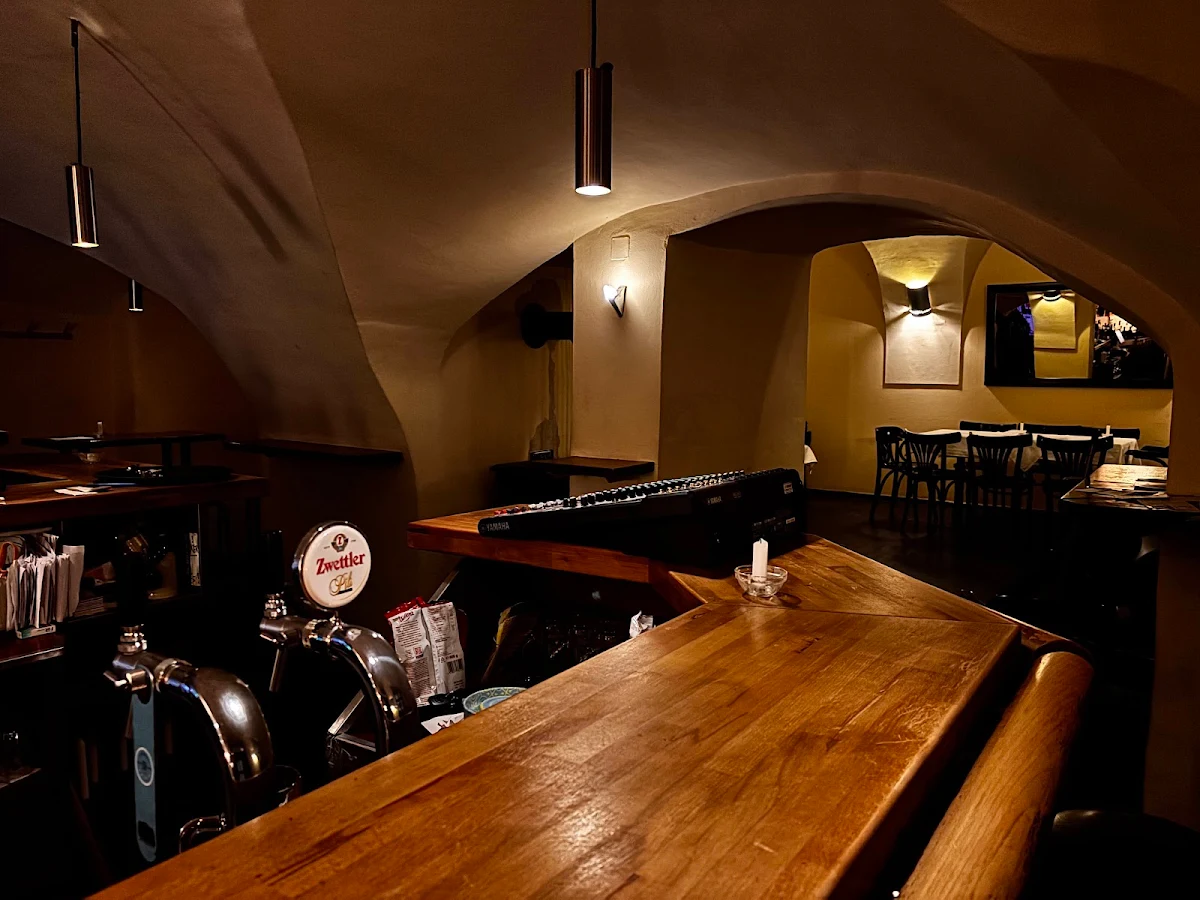 Atmosphäre, TARO American Bar