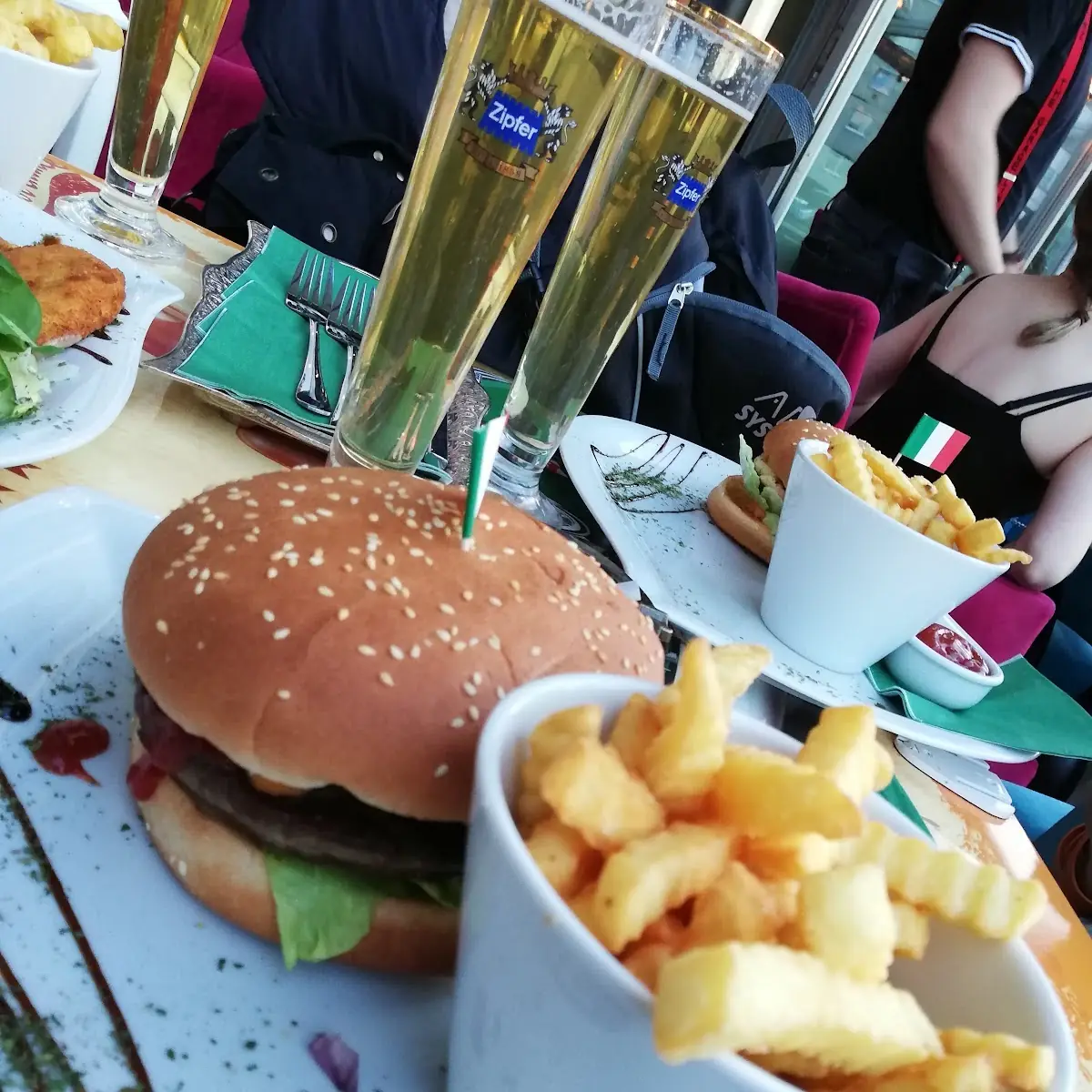 Essen und Trinken, The Garage Restaurant&Cafe~Bar