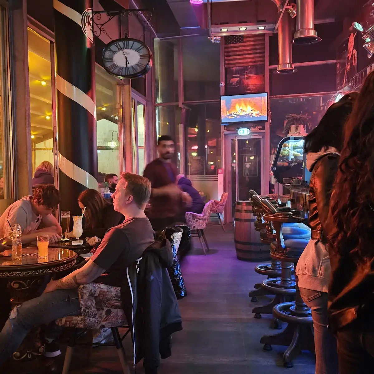 Atmosphäre, The Garage Restaurant&Cafe~Bar