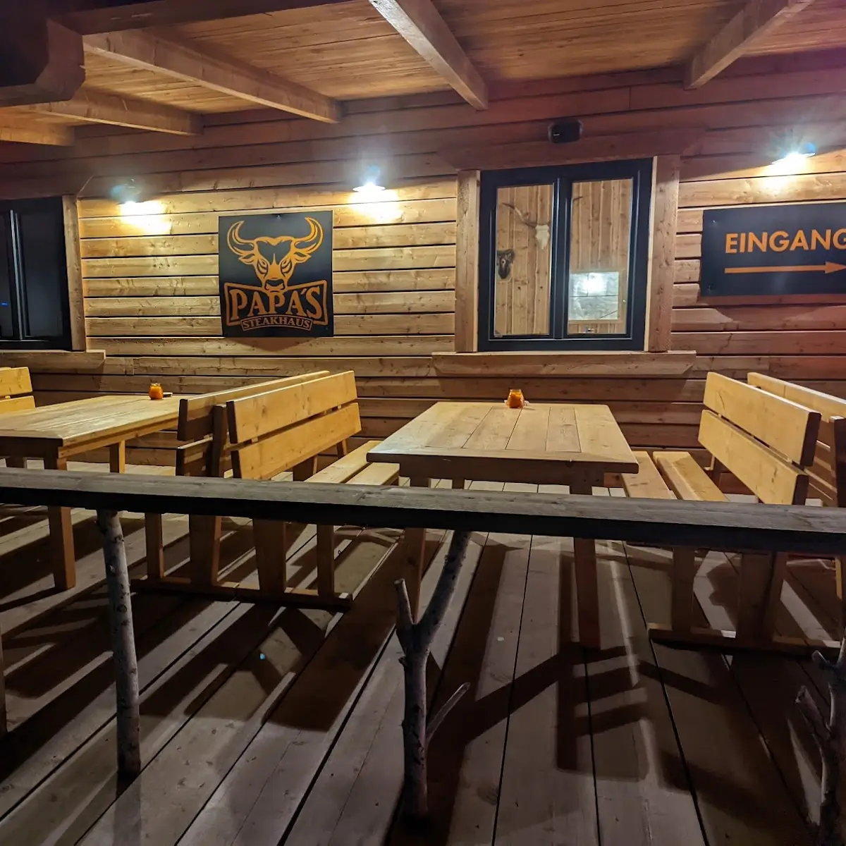 Atmosphäre, Papa's Steakhaus