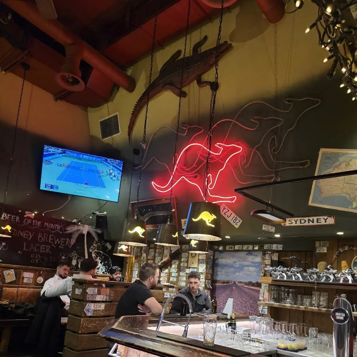 Atmosphäre, Crossfield's Australian Pub