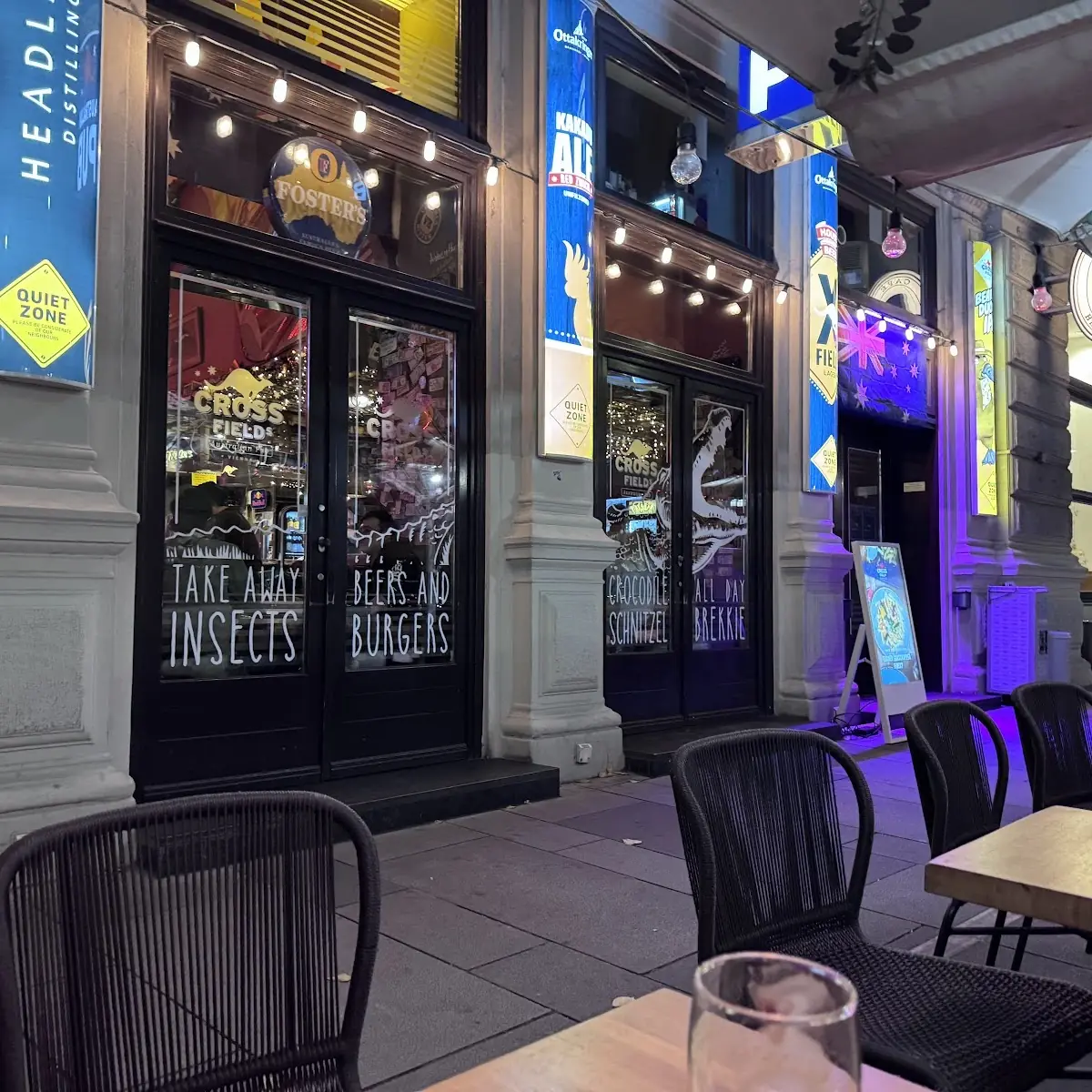 Atmosphäre, Crossfield's Australian Pub