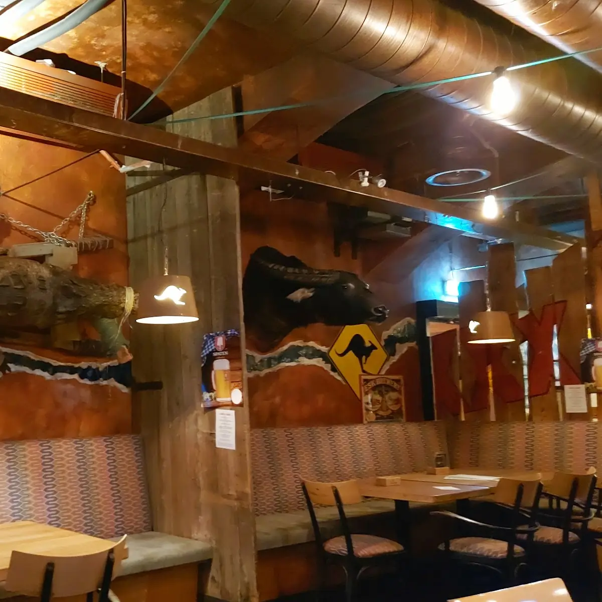 Atmosphäre, Crossfield's Australian Pub