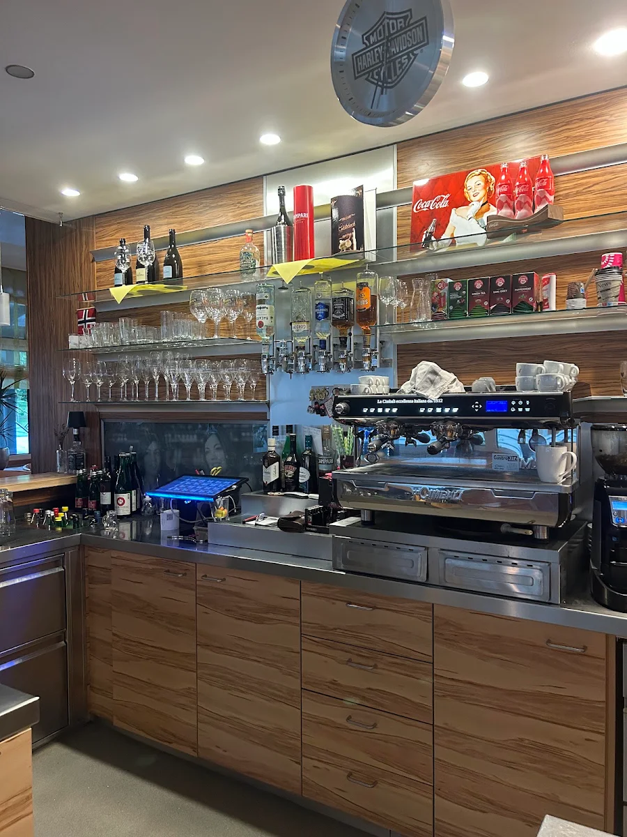 Cafe Mittn Titelbild