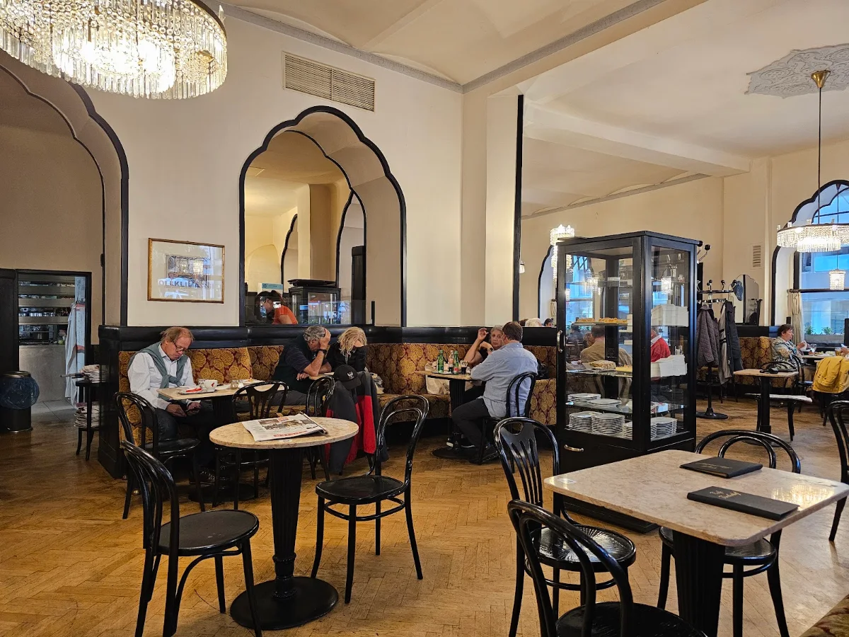 Cafe Tirolerhof - air conditioned Titelbild