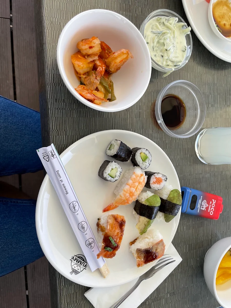 Essen und Trinken, Yummy Restaurant - Zhu KG