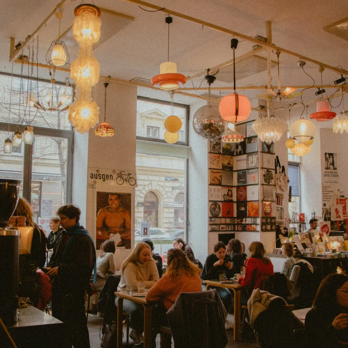 phil - Café, bookshop & bar Titelbild