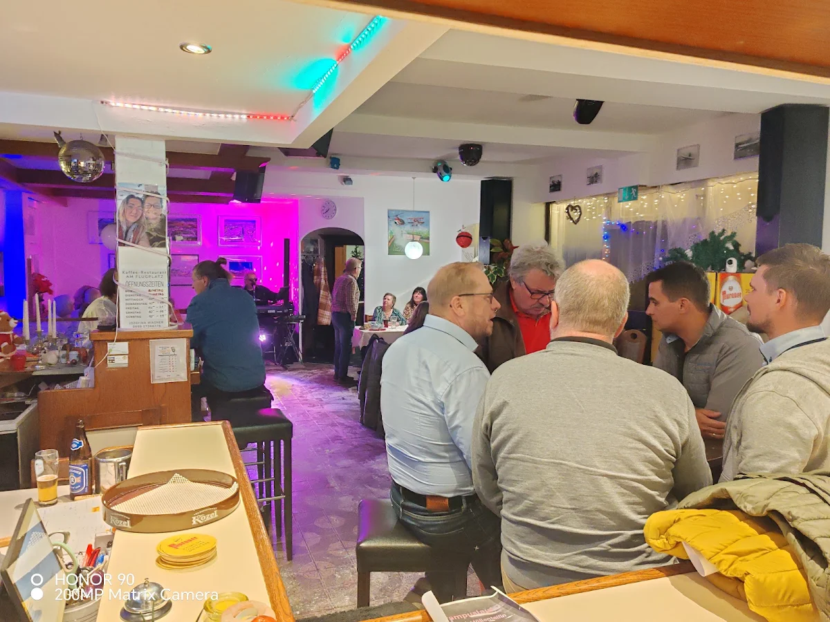 Cafe und Restaurant am Flugplatz Titelbild