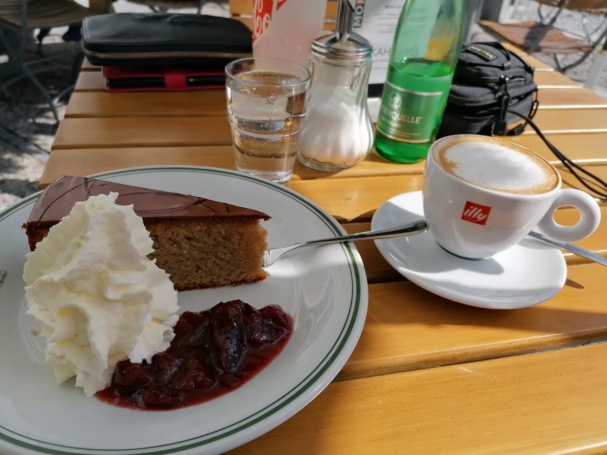 Essen und Trinken photo 3