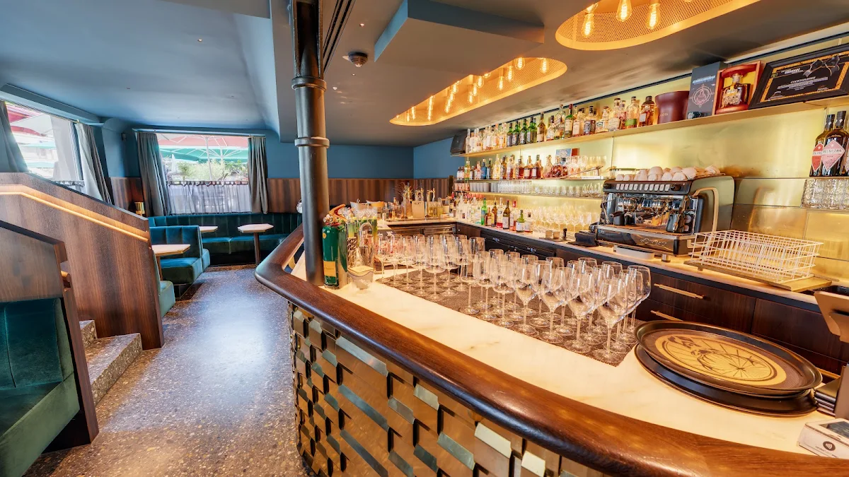 Atmosphäre, August Cocktail Bar
