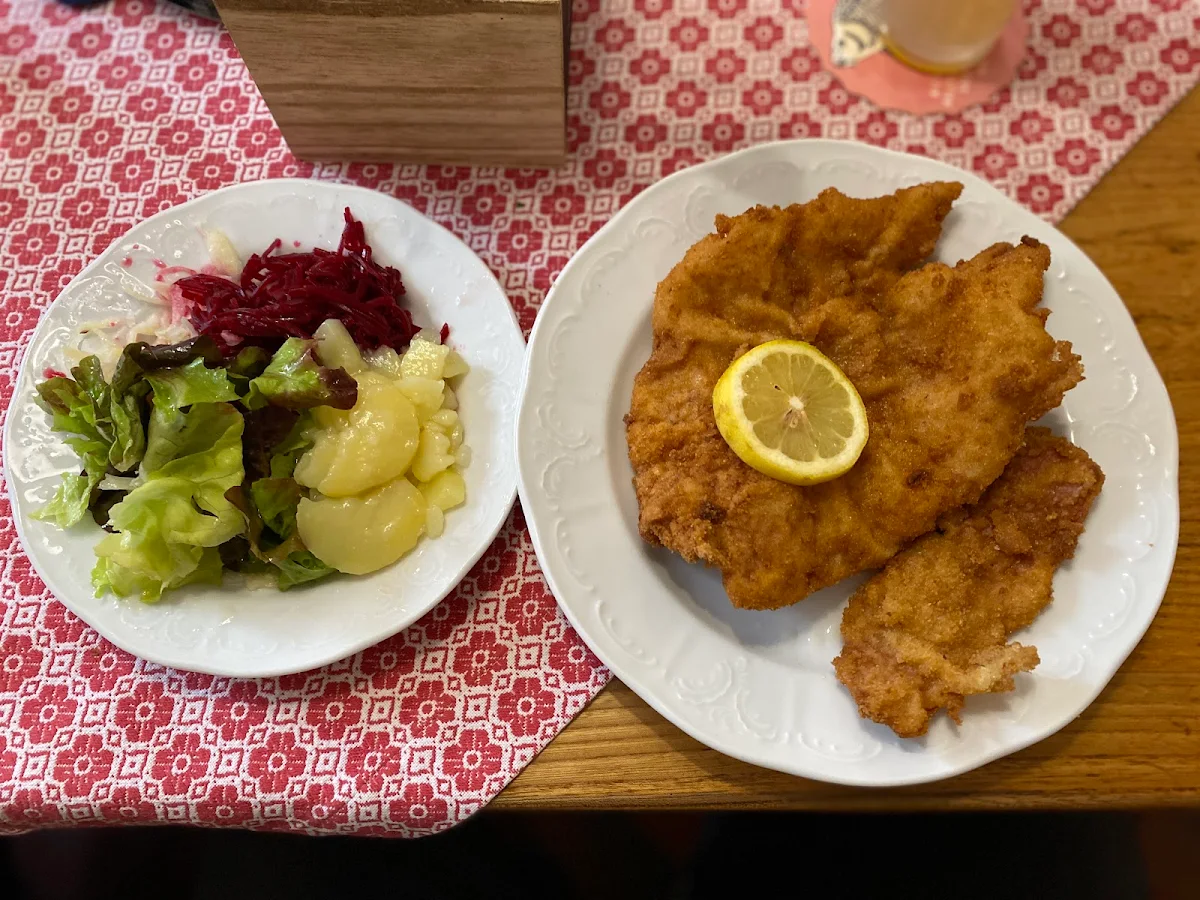 Essen und Trinken, Gasthaus, Hotel und Fleischerei Hirsch GmbH