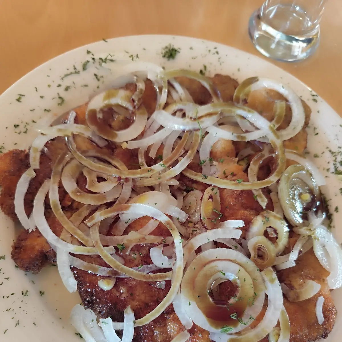 Essen und Trinken, Gasthaus zum Basislager "Harmonie"