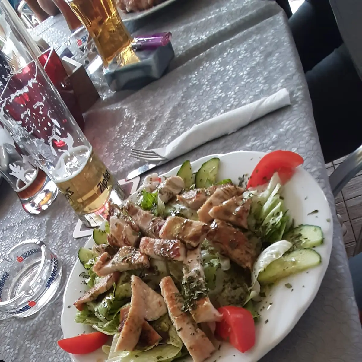 Essen und Trinken, Gasthaus zum Basislager "Harmonie"