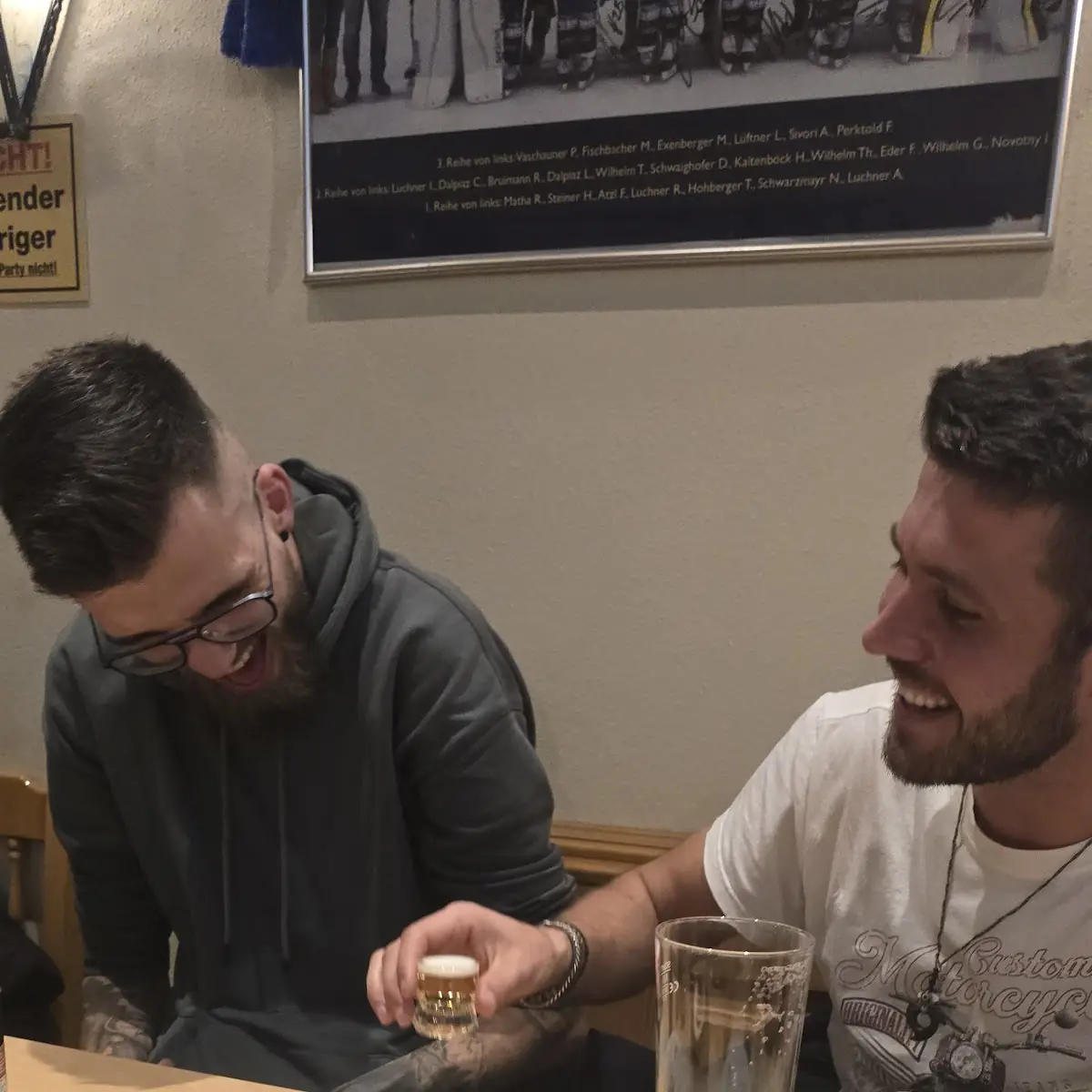 Essen und Trinken, Gasthaus zum Basislager "Harmonie"