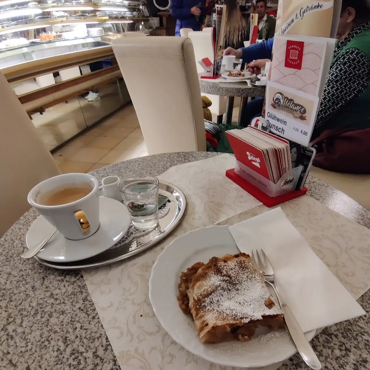 Essen und Trinken photo 3
