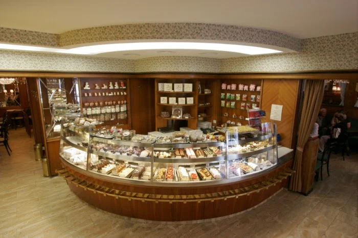 K.u.K. Hofzuckerbäcker L. Heiner Wollzeile, Cafe-Konditorei Titelbild
