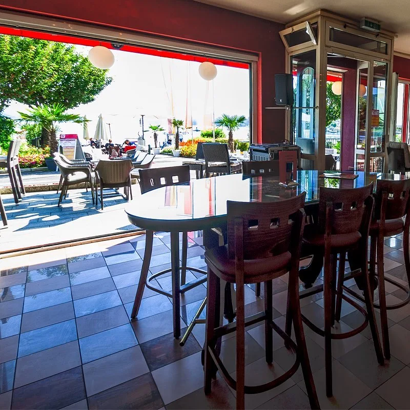Hollywood Cafe-Bar Velden Titelbild