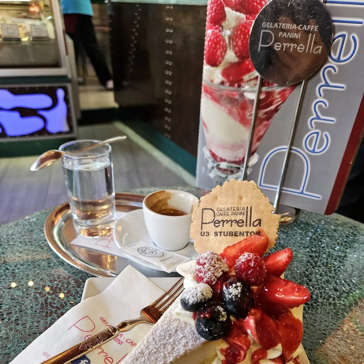 Essen und Trinken, Eissalon Caffè Perrella