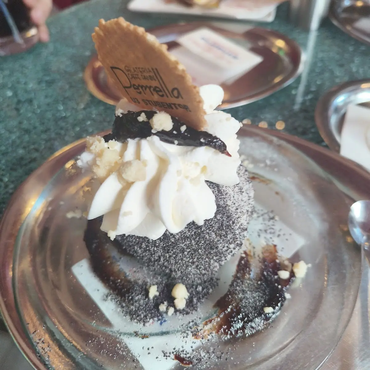 Essen und Trinken, Eissalon Caffè Perrella