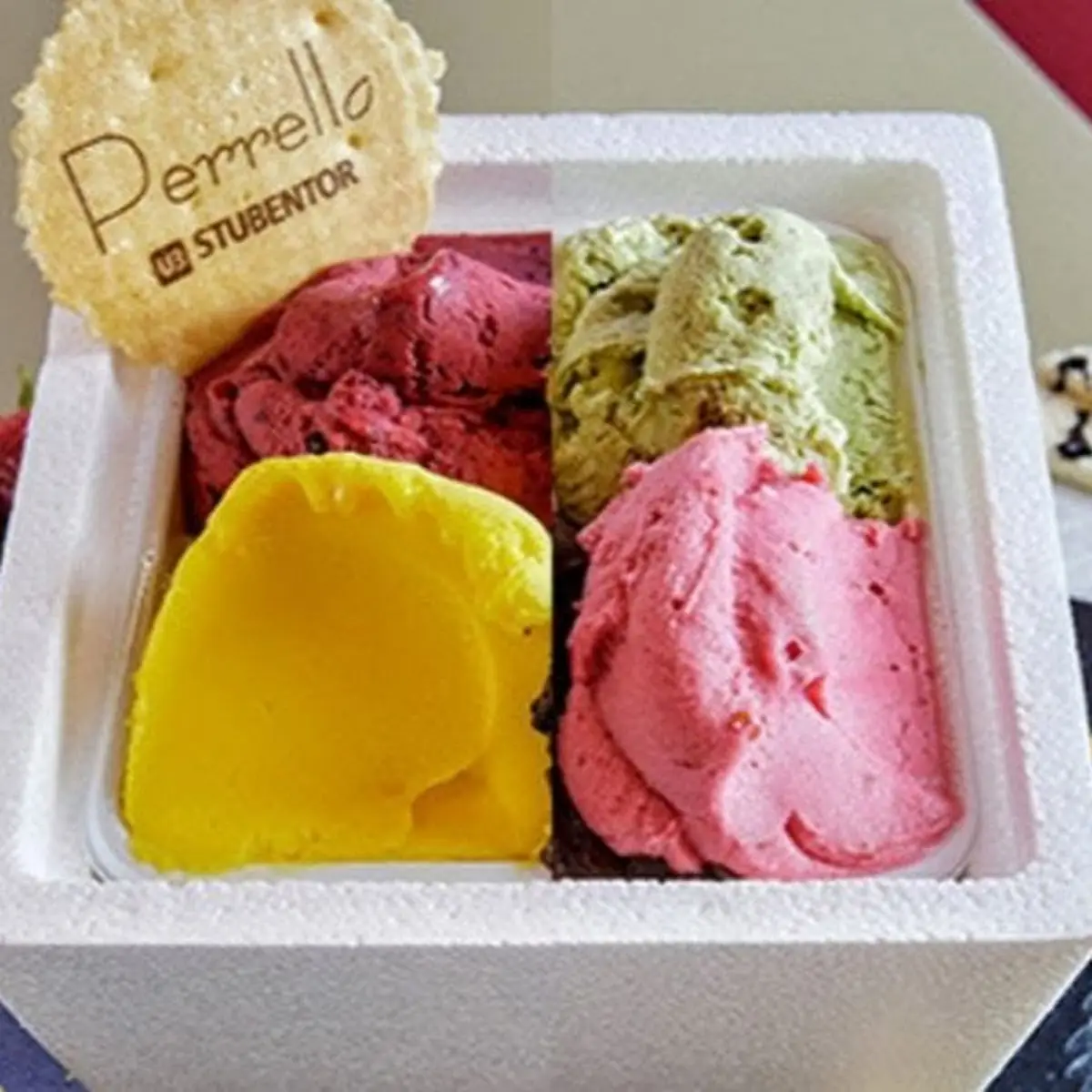 Essen und Trinken, Eissalon Caffè Perrella
