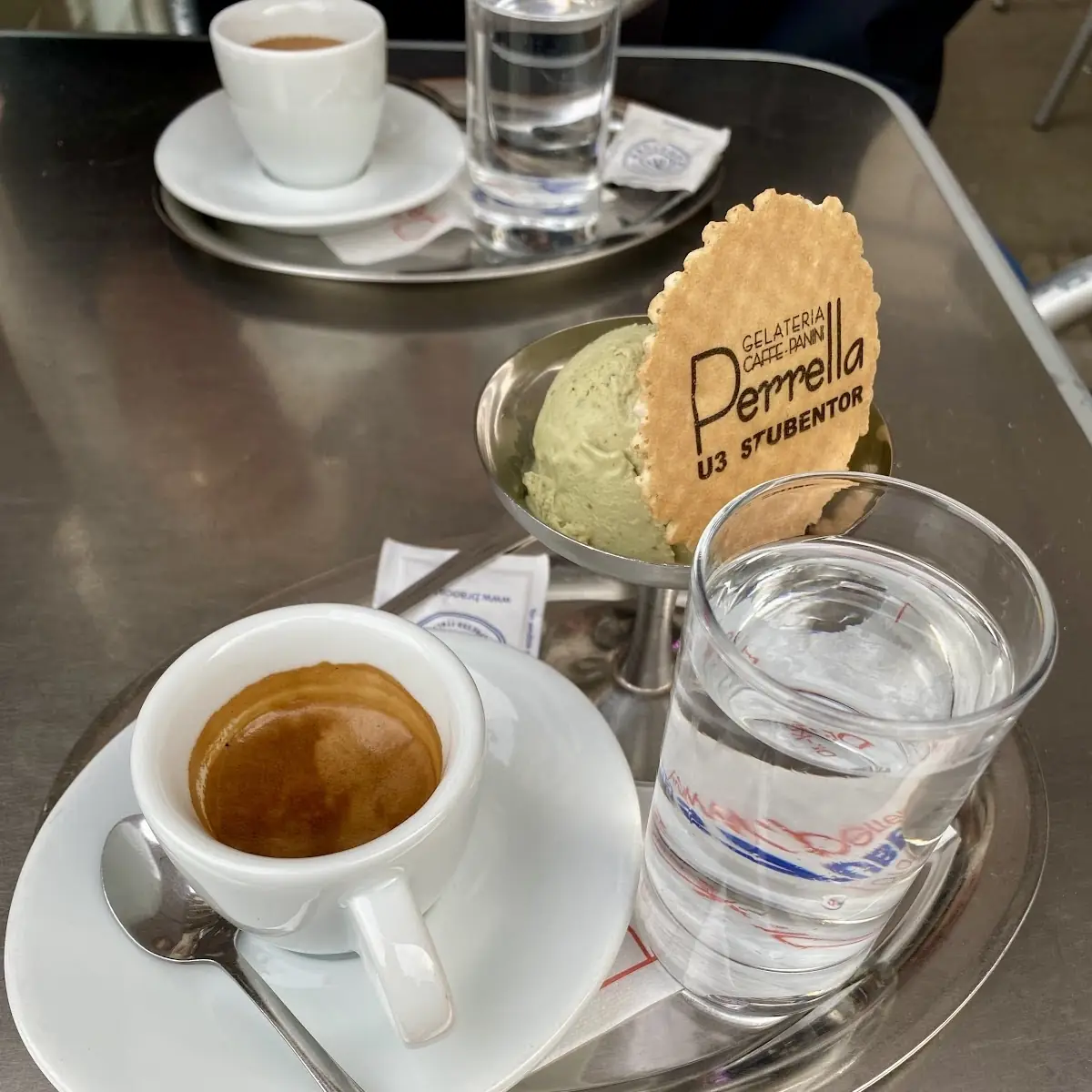 Essen und Trinken, Eissalon Caffè Perrella