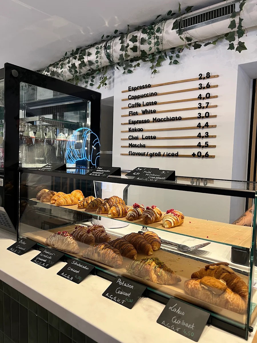 Lotti's Cafe und Croissants Titelbild