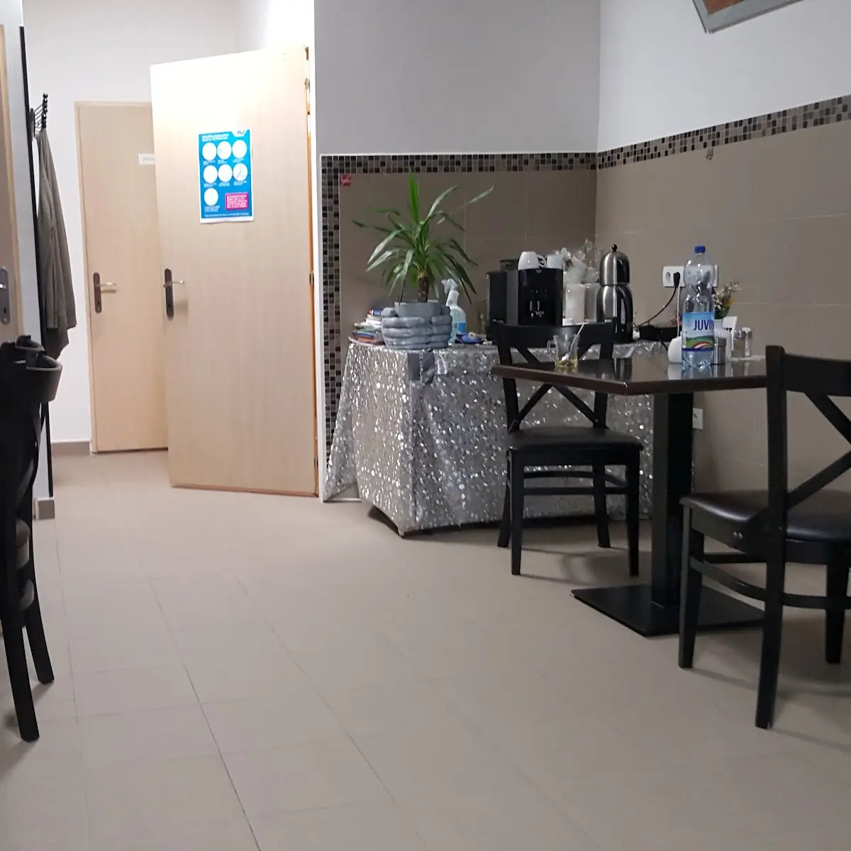 Atmosphäre, BADEM Pizza & Kebaphaus