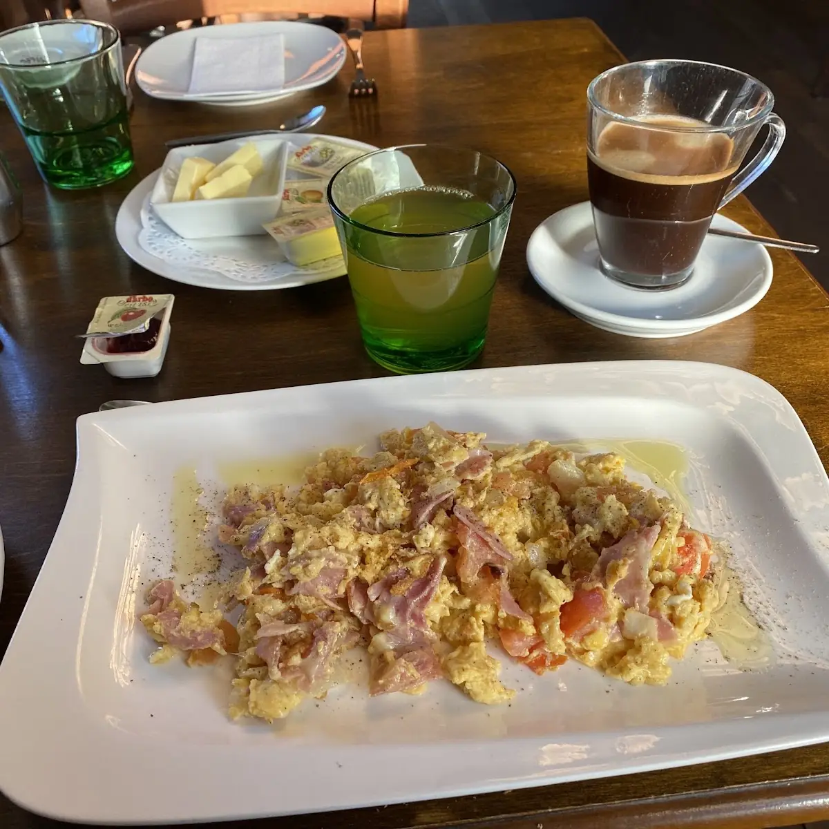 Essen und Trinken, Trend „Lokal-Rooms-Bar“