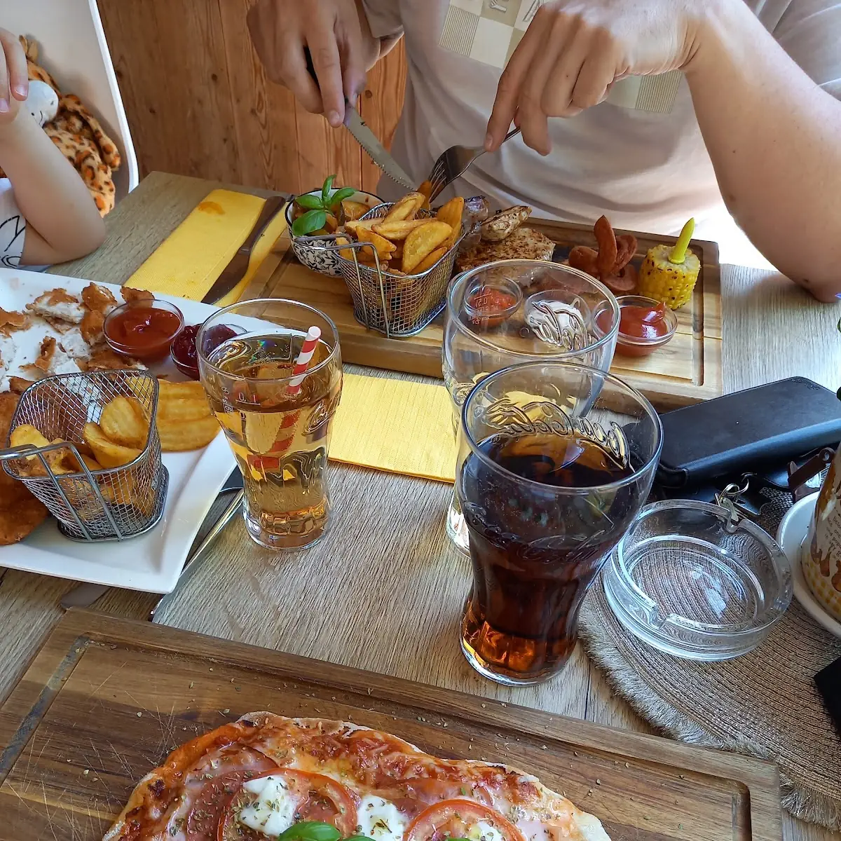 Essen und Trinken, Trend „Lokal-Rooms-Bar“