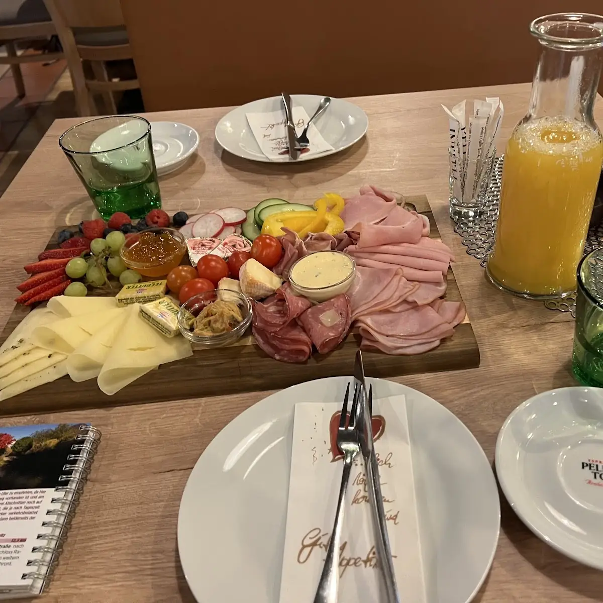 Essen und Trinken, Trend „Lokal-Rooms-Bar“