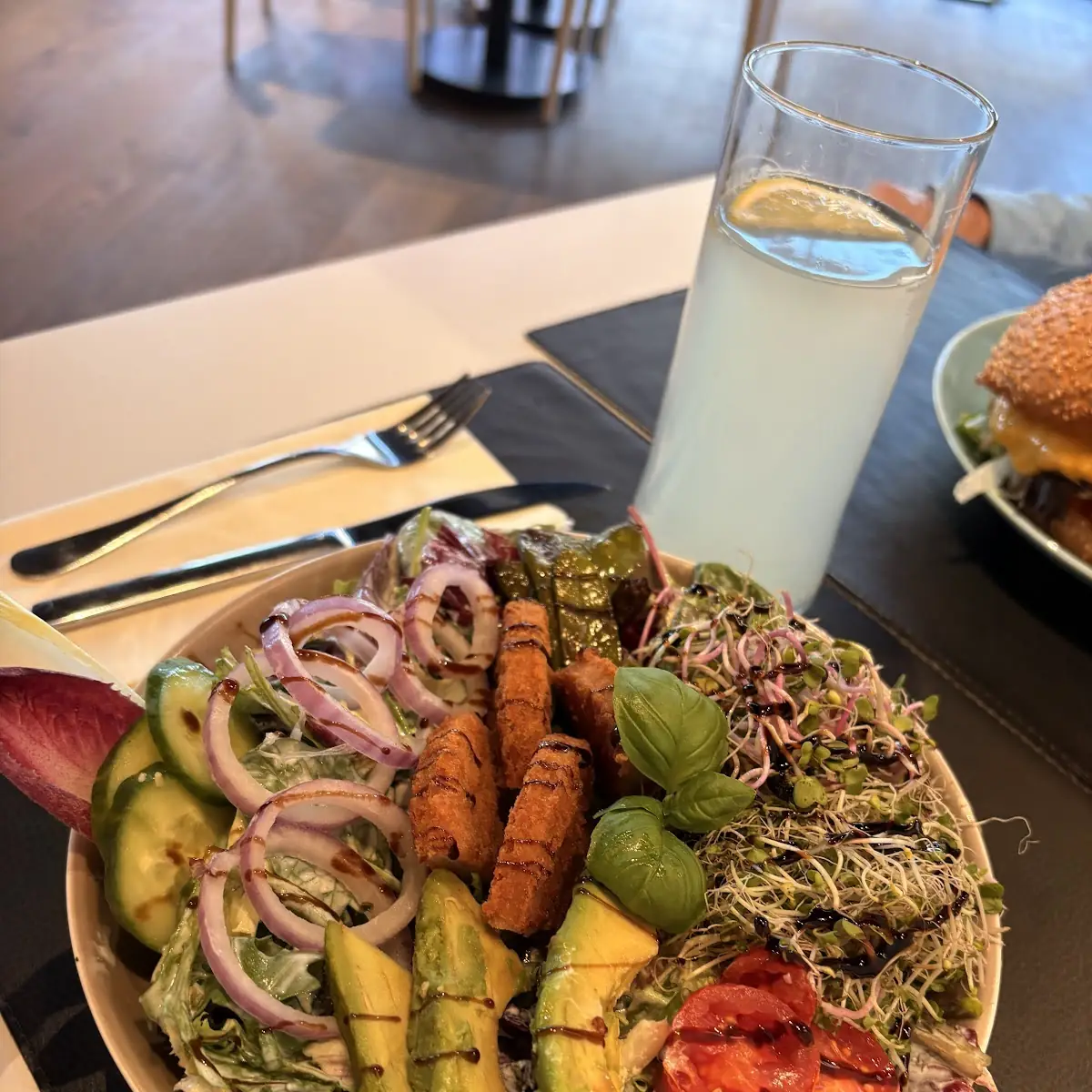 Essen und Trinken, Burger Lounge
