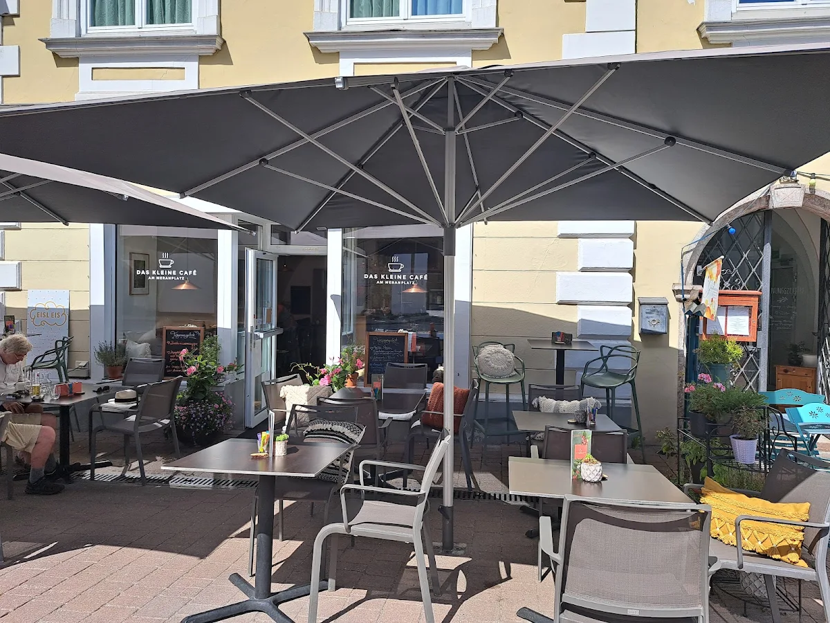 DAS KLEINE CAFÉ am Meranplatz Titelbild