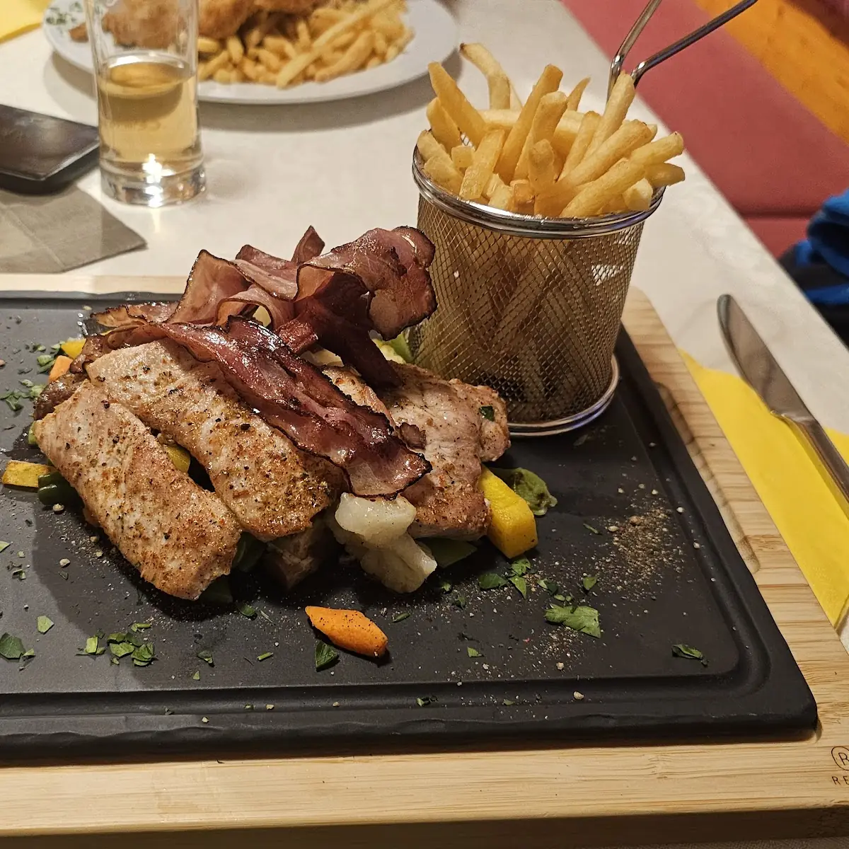 Essen und Trinken, Hotel-Restaurant Kirchenwirt Russbach Dachstein West Hotel GmbH