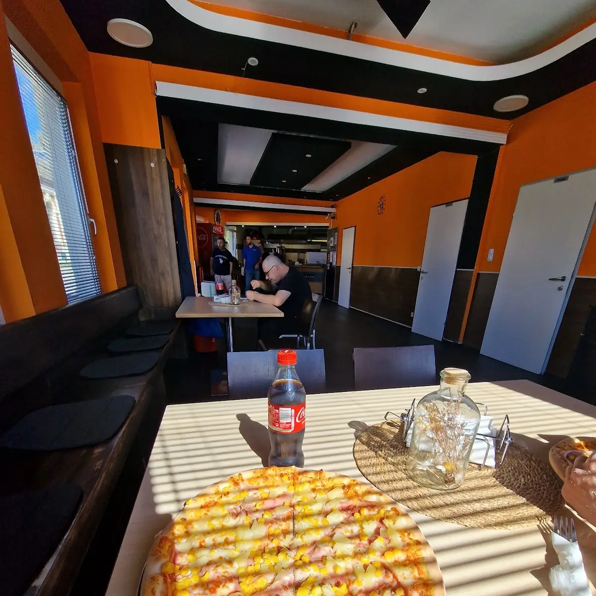 Essen und Trinken, Pizza Hollywood