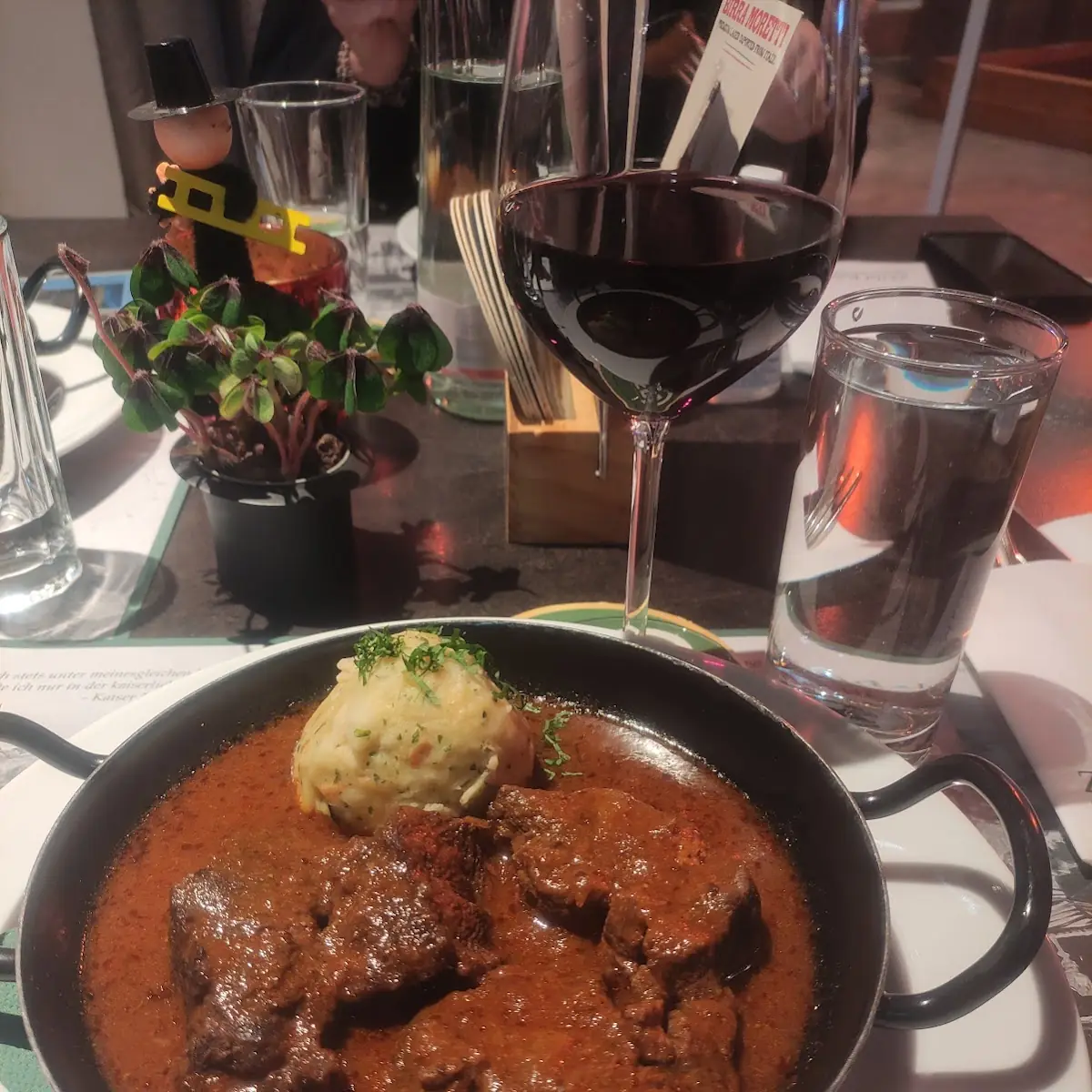 Essen und Trinken, Gasthaus ZUM KAISER